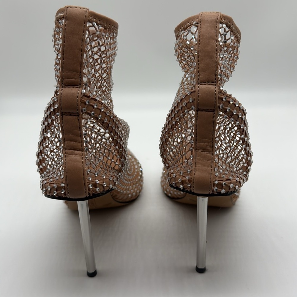 Vince Camuto Beige Kiskia Fishnet Pointy Toe Booties Size 9 - Picture 4 of 7